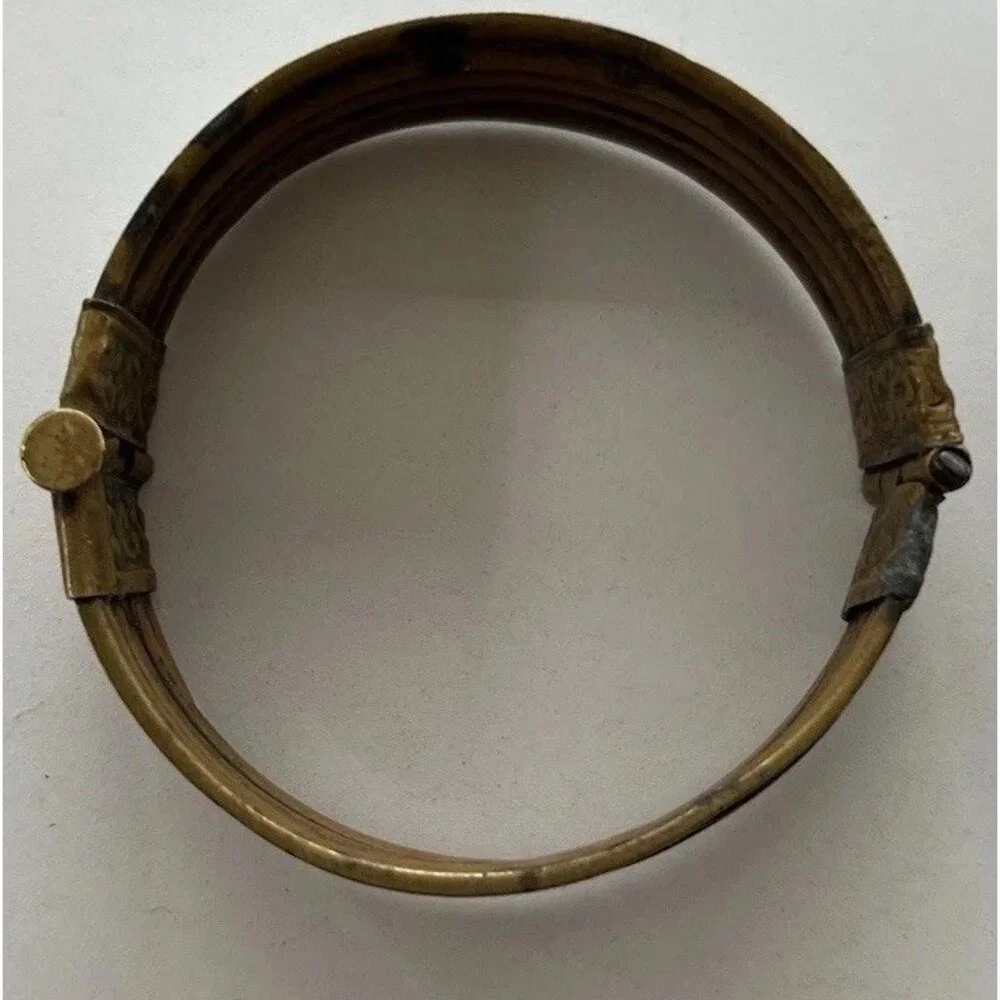 Vintage Women’s 70s Mother of Pearl Inlay Dainty Brass Bangle Bracelet Sz 8”
